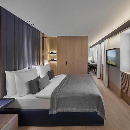 Hotel Weisses Roessl 5*