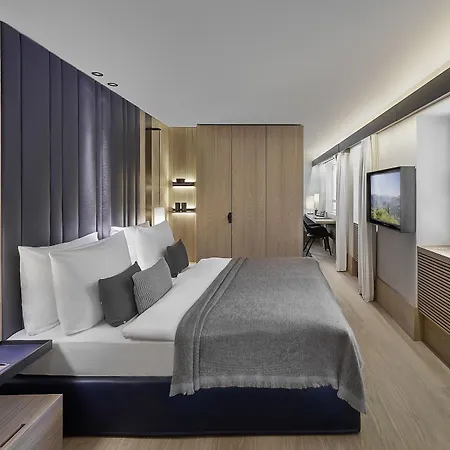 Hotel Weisses Roessl 5*