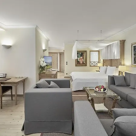 Weisses Roessl Отель 5*