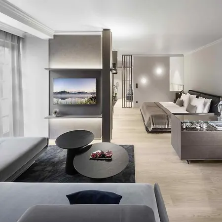 Weisses Roessl Hotel