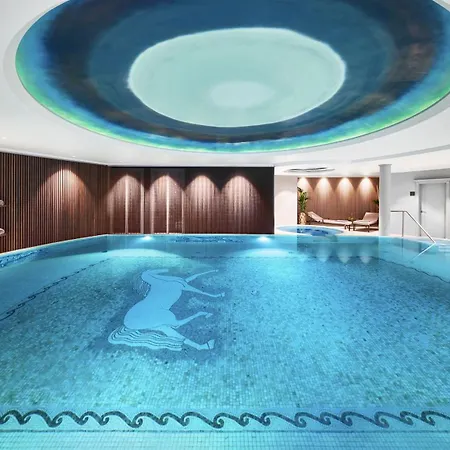 Weisses Roessl Hotel 5*