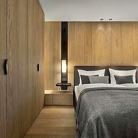 Hotel Weisses Roessl 5*