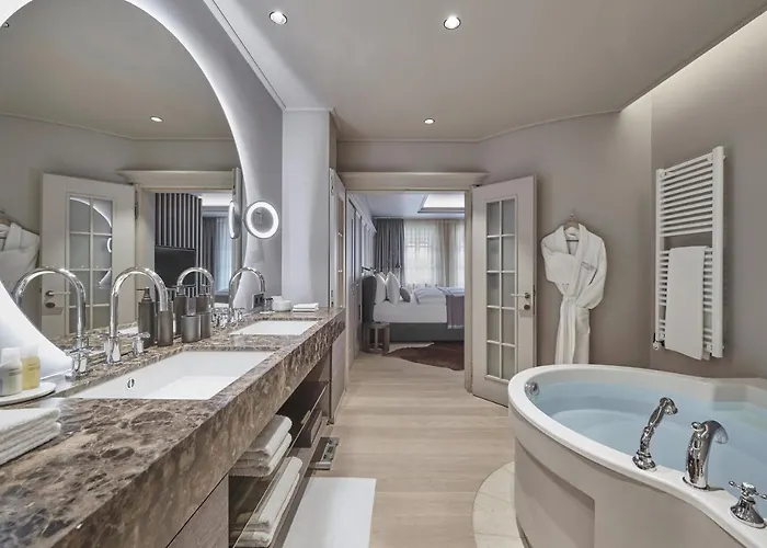 Weisses Roessl Hotel 5*