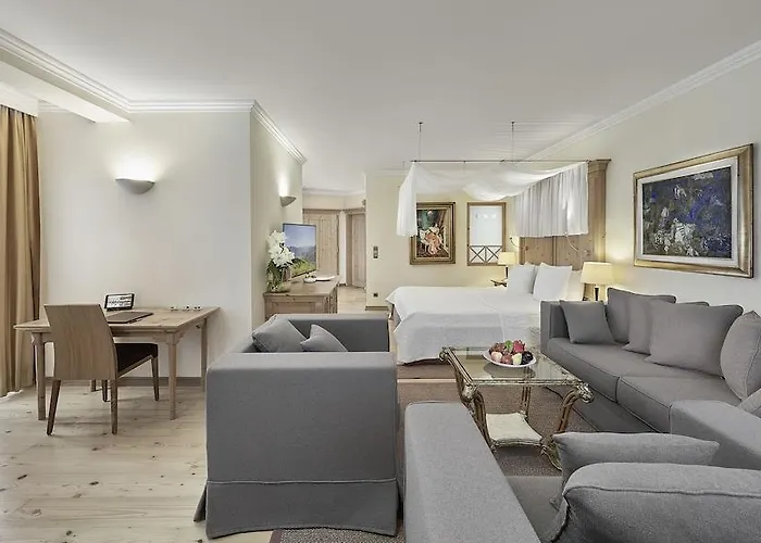 Weisses Roessl Hotel 5*